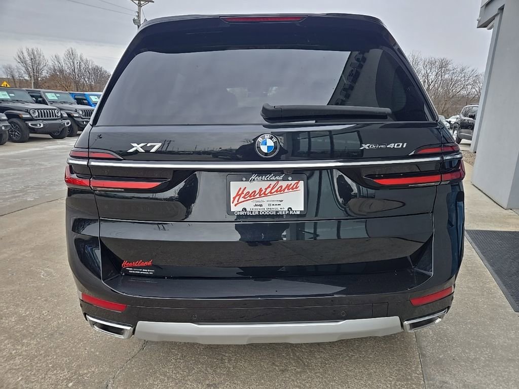 Used 2024 BMW X7 xDrive40i w/ Climate Comfort Package image 9
