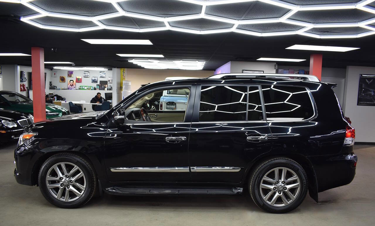 Used 2015 Lexus LX 570 Base AWD 4dr SUV image 2