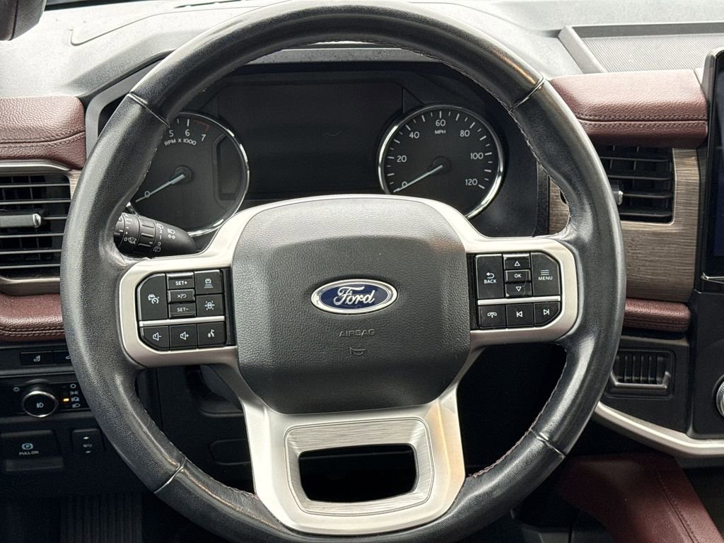 Used 2024 Ford Expedition Limited image 11