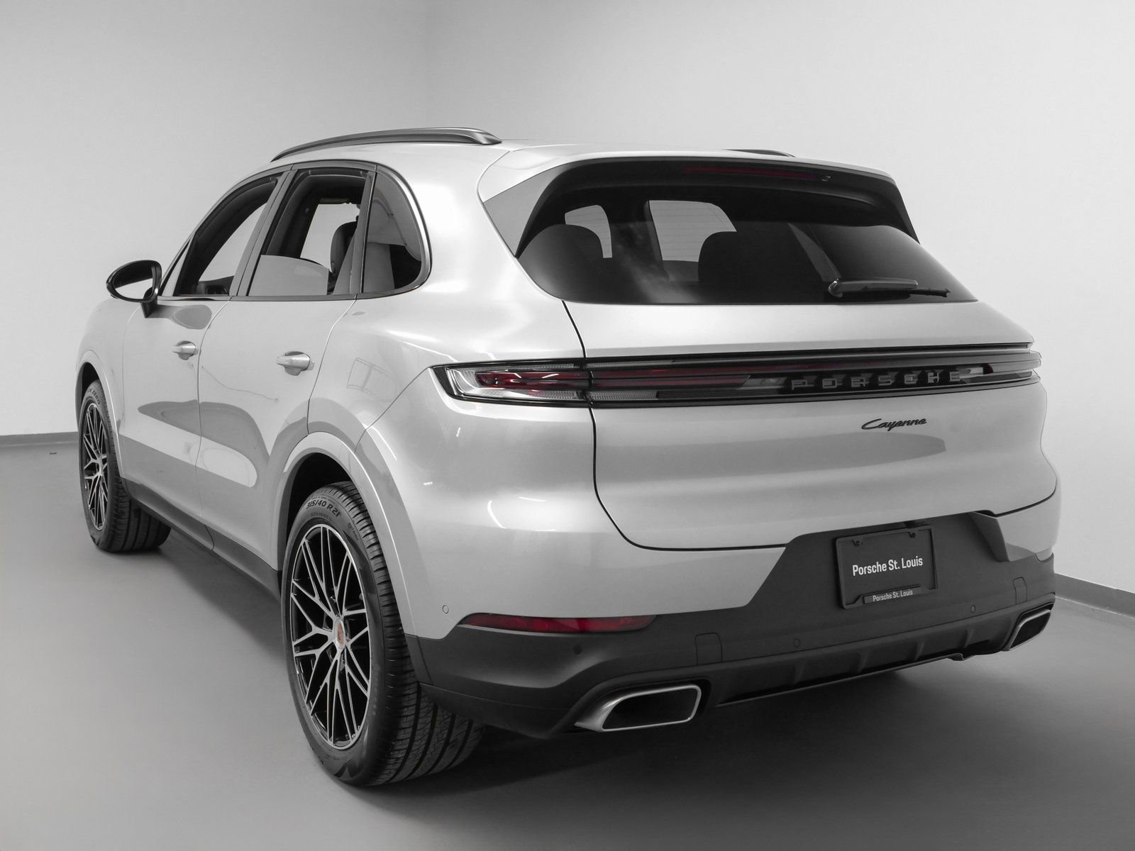 Certified 2025 Porsche Cayenne image 3
