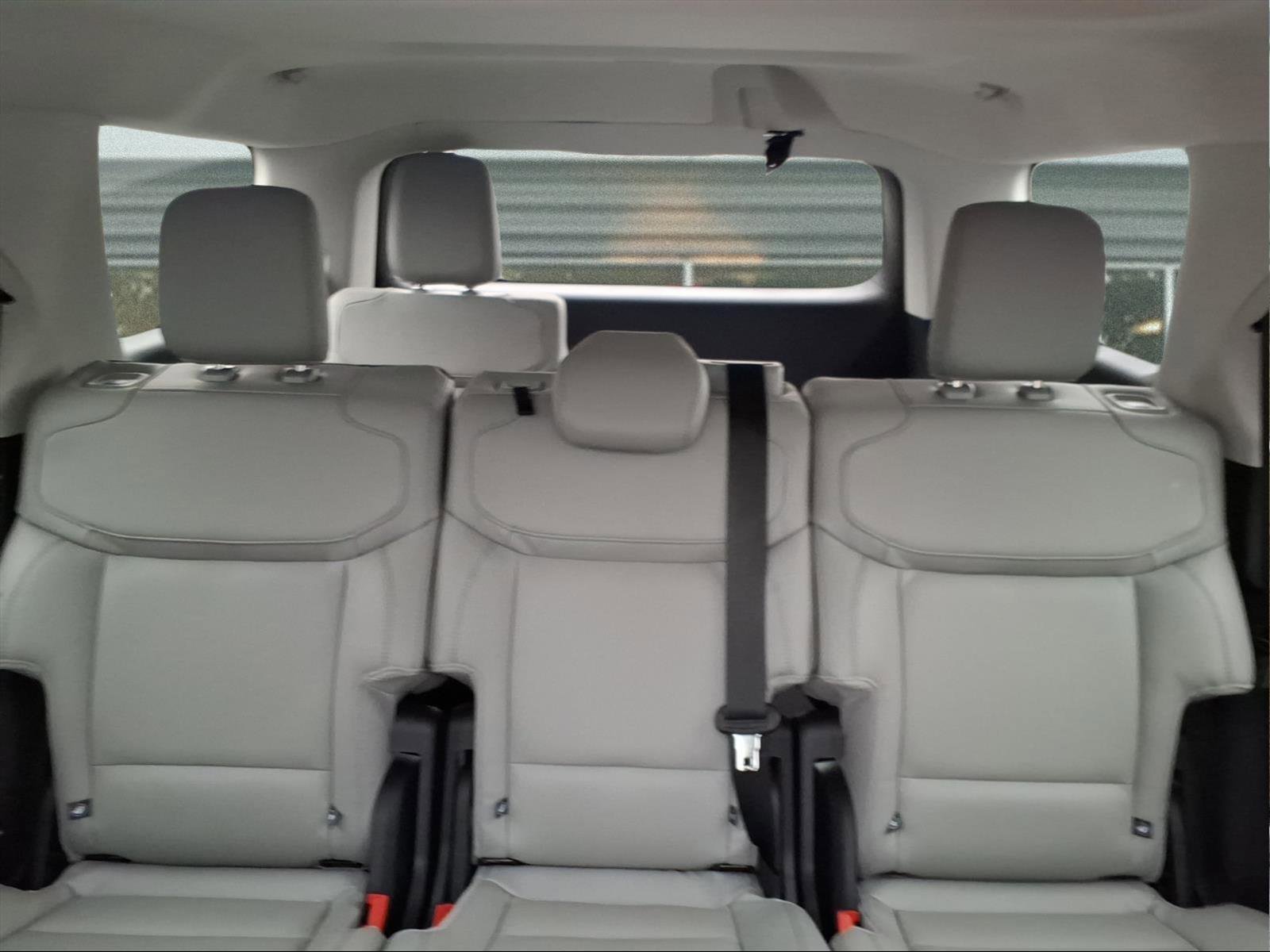 New 2026 Ford Expedition Active image 11