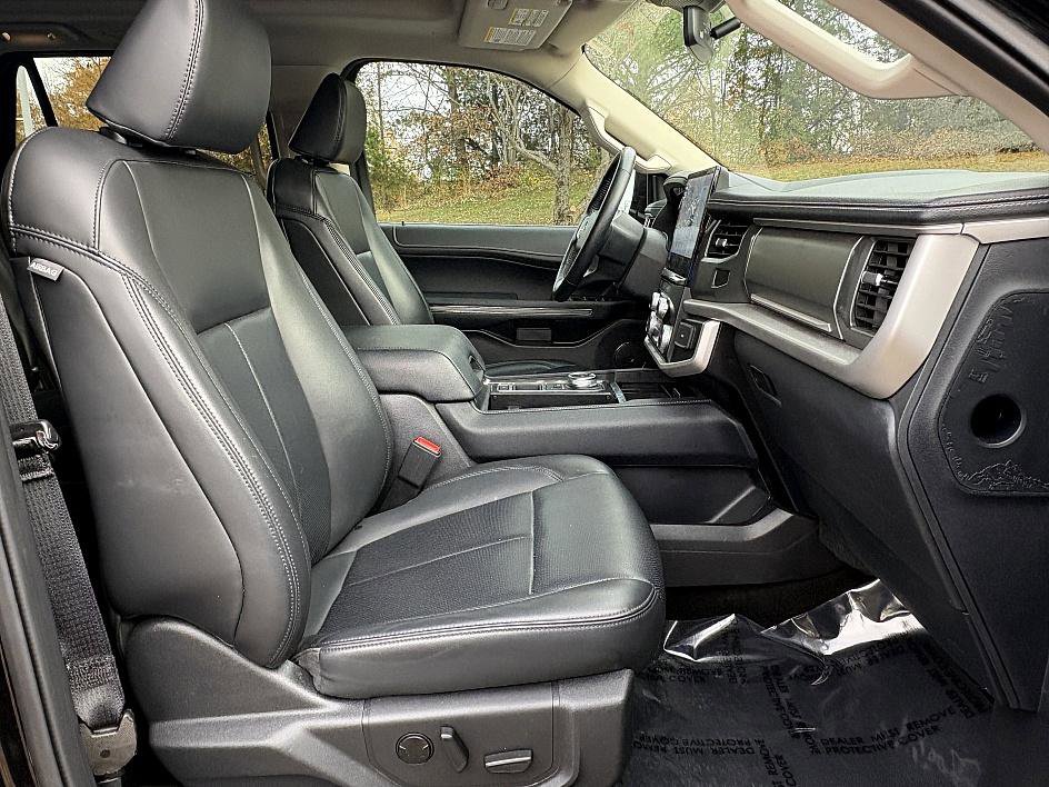 Used 2023 Ford Expedition XLT image 14