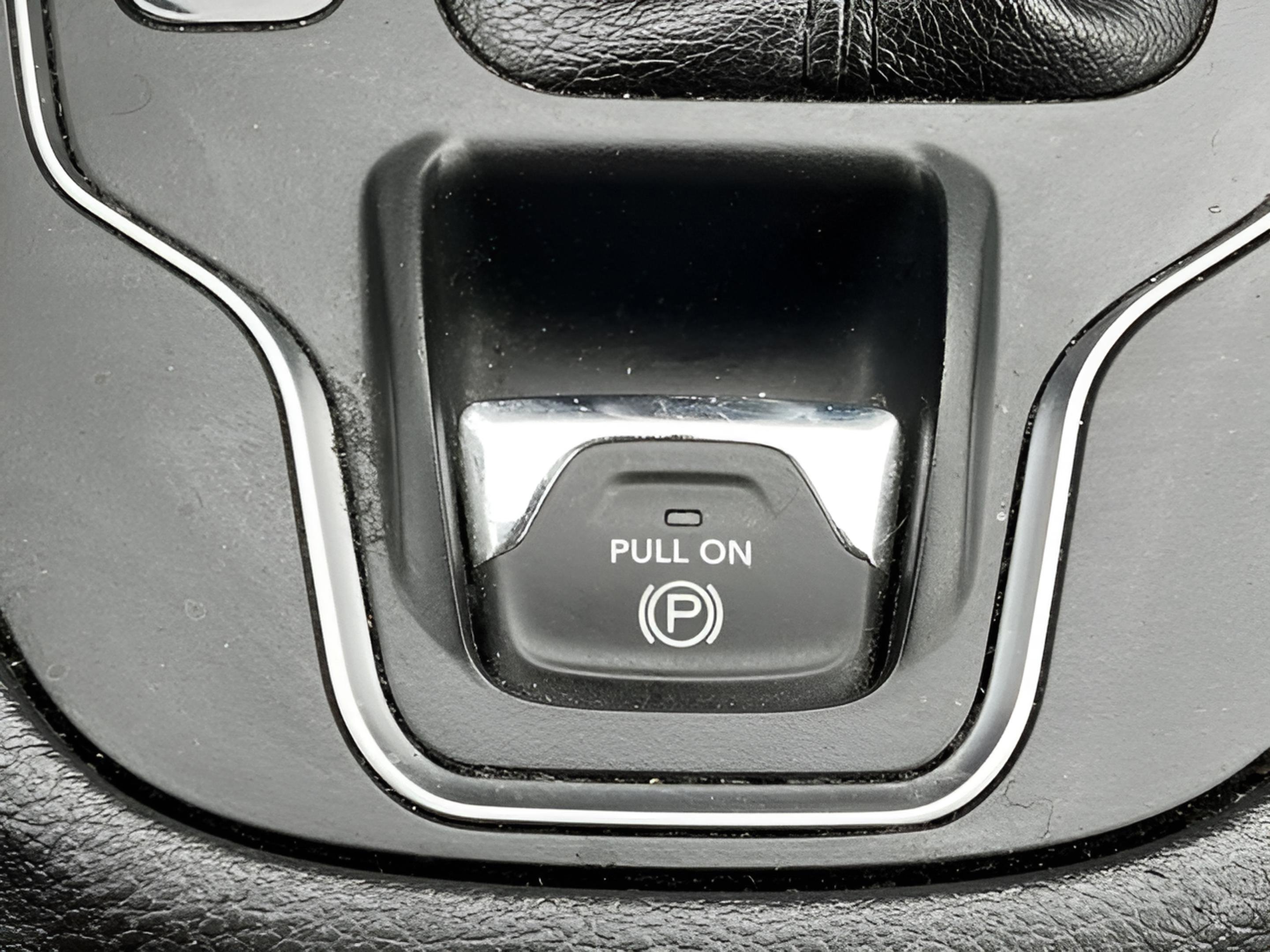 Used 2019 Jeep Cherokee Latitude w/ Popular Appearance Group FWD image 14