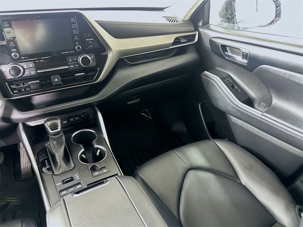 Used 2021 Toyota Highlander XLE image 20