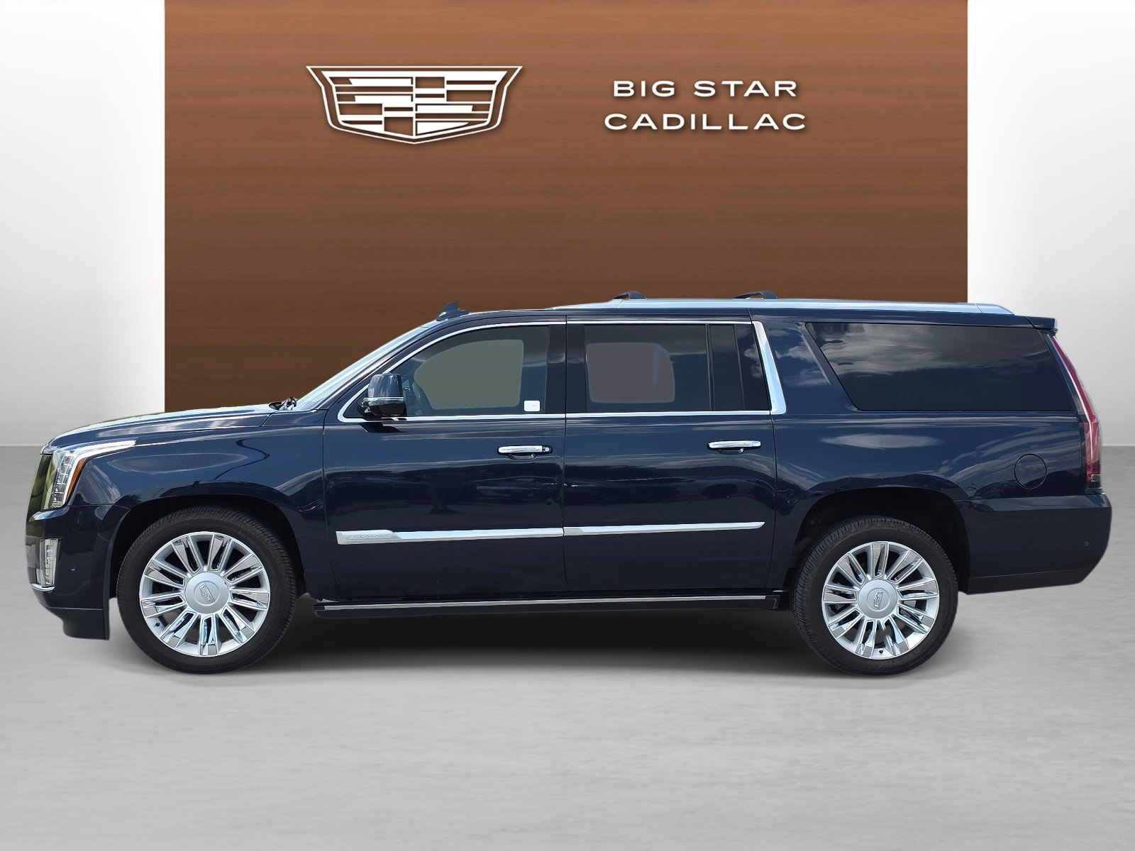 Used 2020 Cadillac Escalade ESV Platinum AWD/4WD image 2