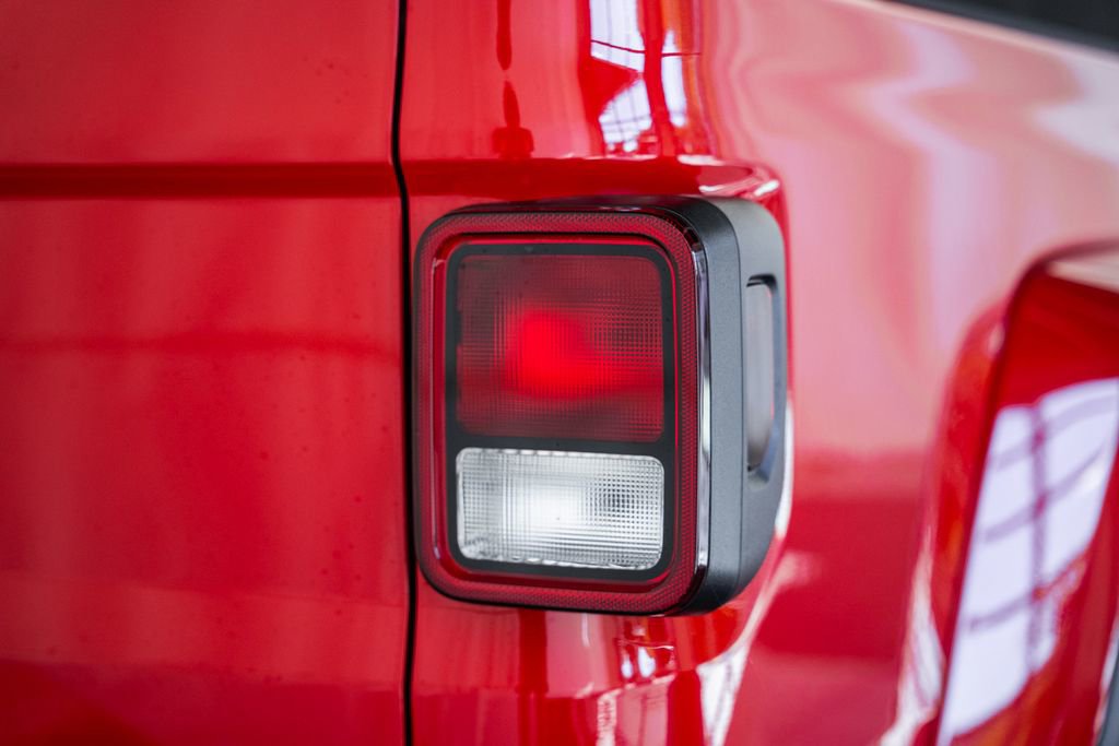 New 2025 Jeep Gladiator Sport image 6