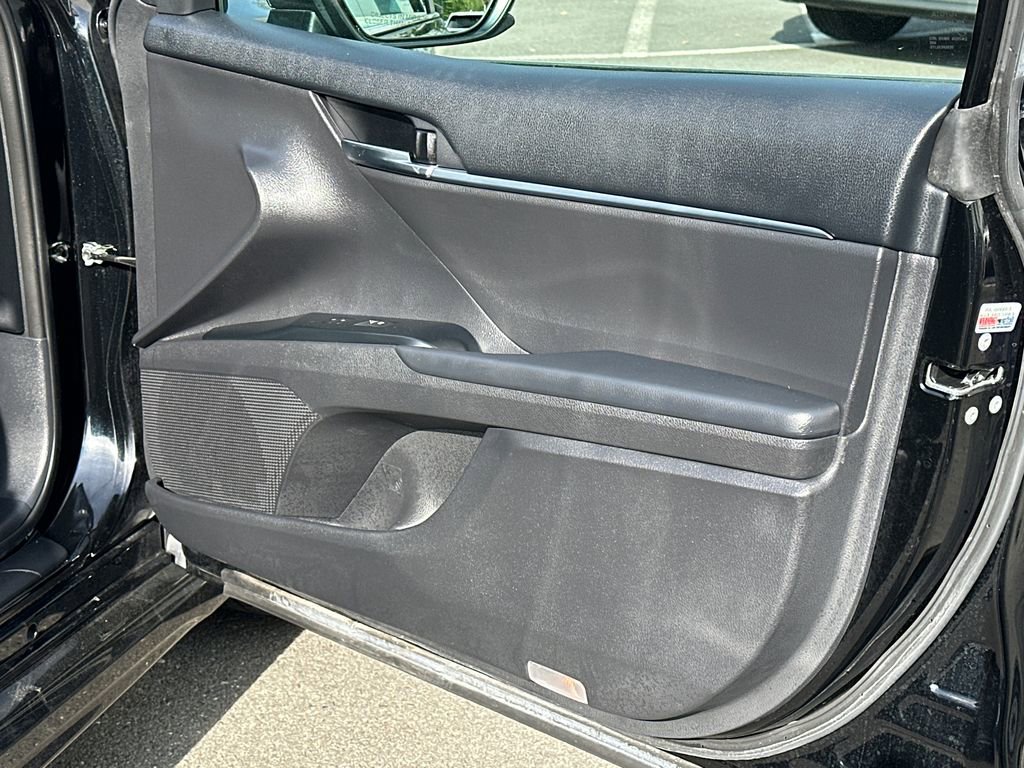 Used 2019 Toyota Camry SE image 11