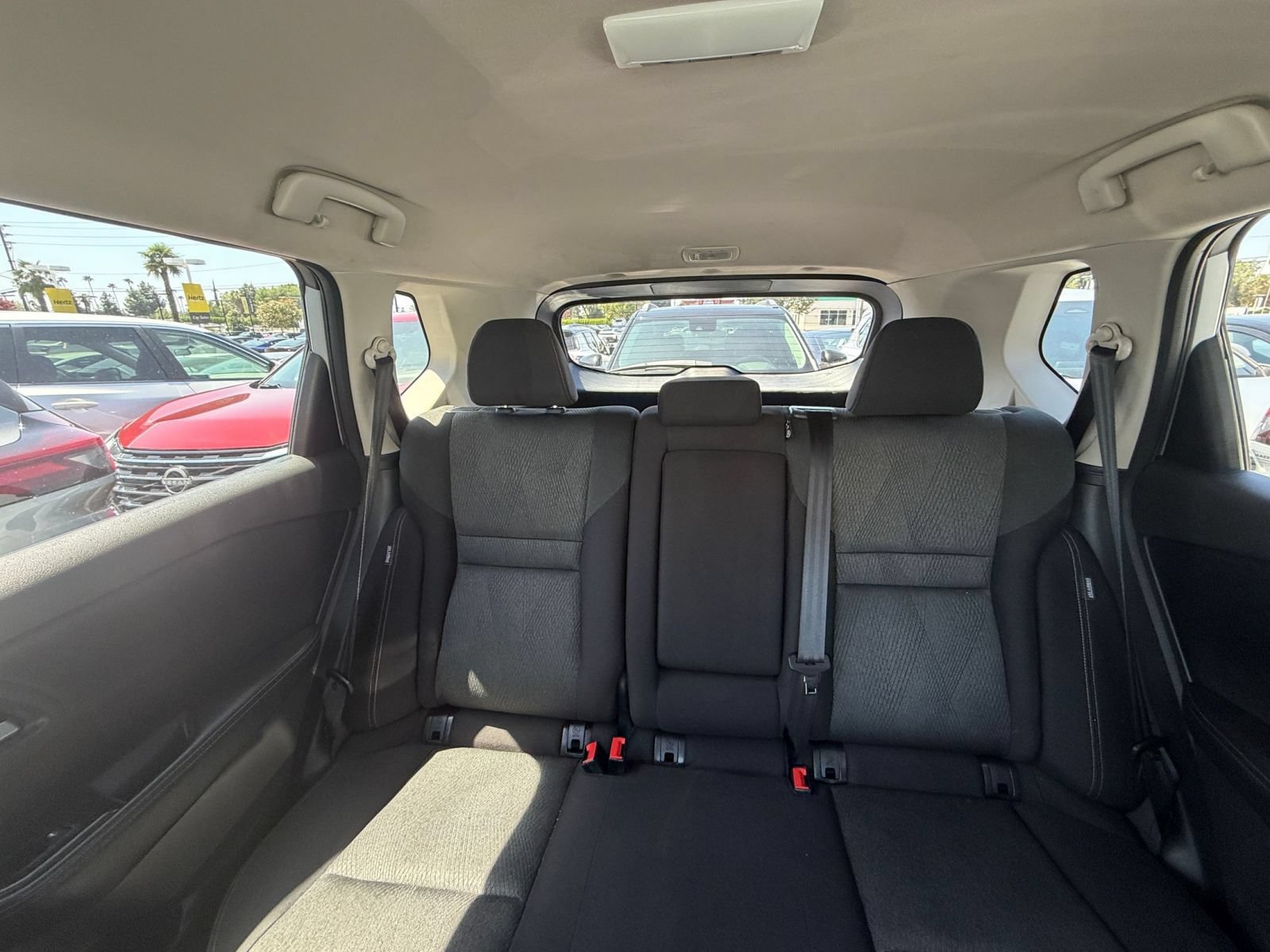Used 2025 Nissan Rogue SV FWD image 40