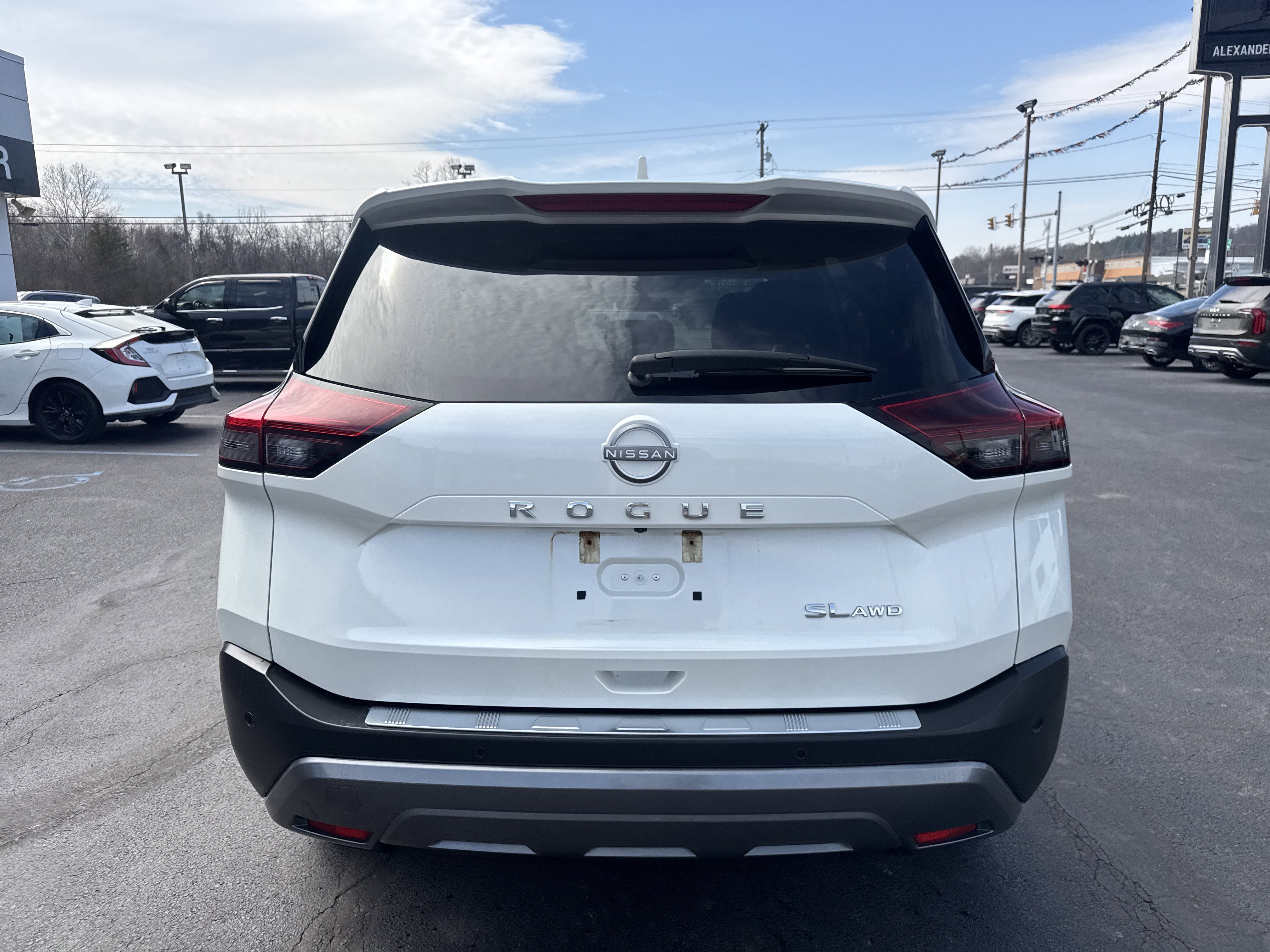 Used 2023 Nissan Rogue SL w/ SL Premium Package image 4