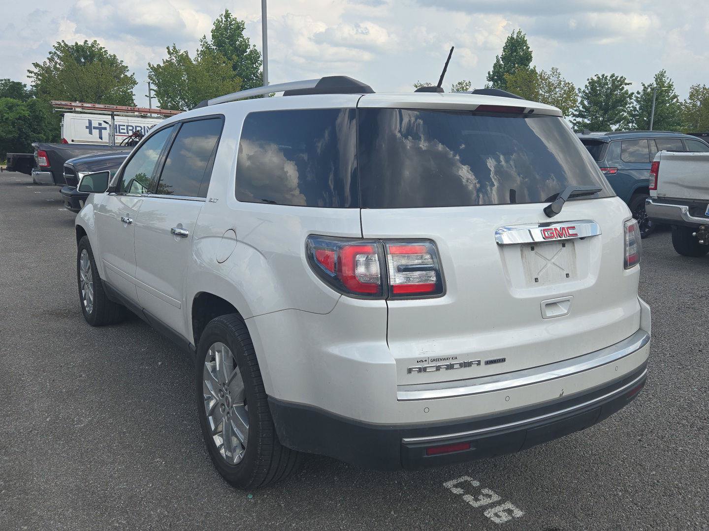 Used 2017 GMC Acadia Limited SLT FWD image 5
