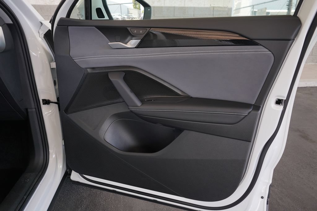 New 2026 Volkswagen Tiguan SE FWD image 31
