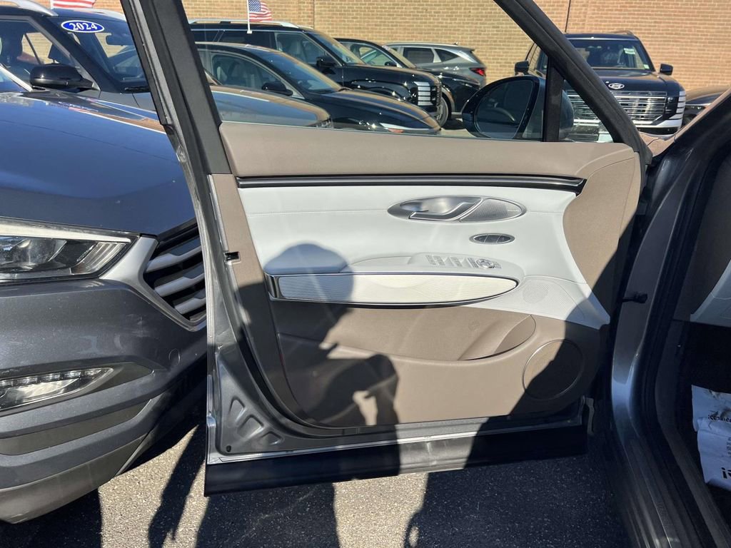 Certified 2026 Genesis GV70 2.5T Advanced image 16