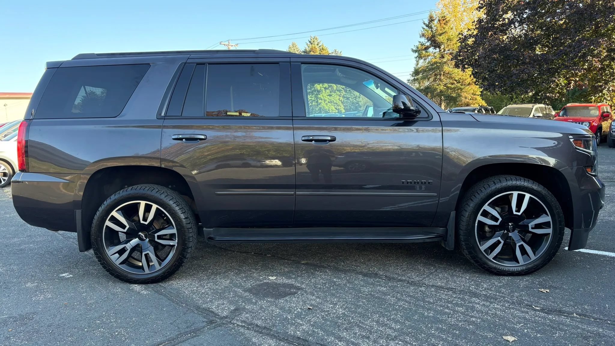 Used 2018 Chevrolet Tahoe Premier AWD/4WD image 11