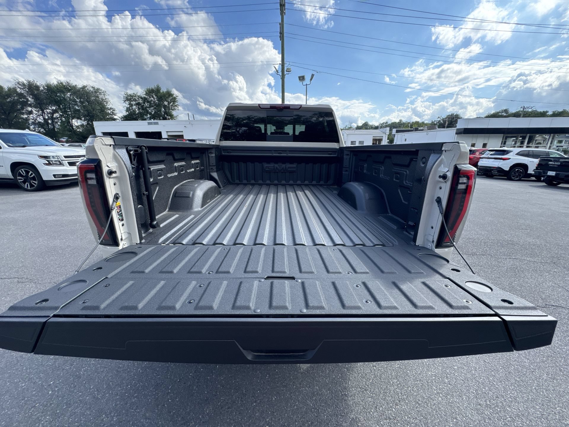 New 2026 GMC Sierra 2500 AT4 w/ AT4 Premium Plus Package AWD/4WD image 21