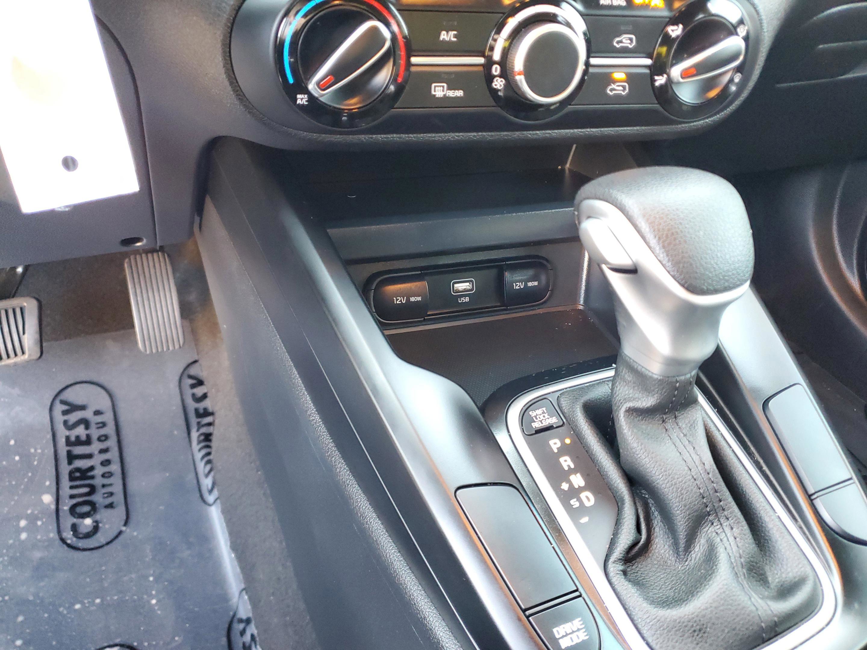 Certified 2025 Kia Soul LX w/ LX Technology Package FWD image 19