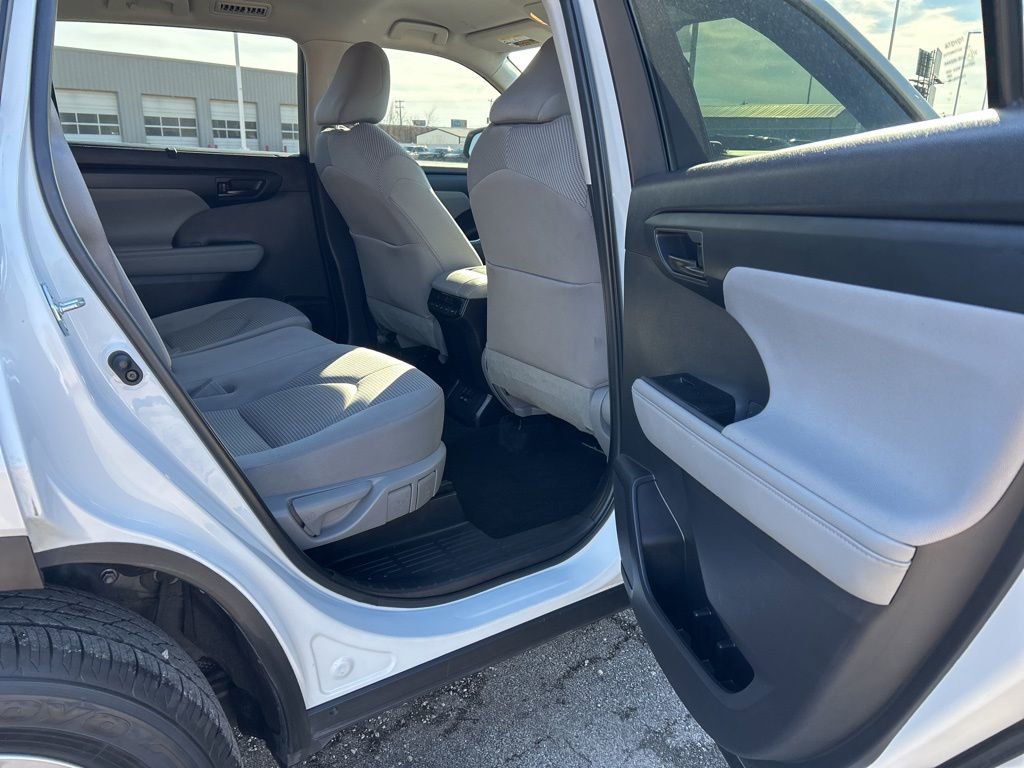 Used 2023 Toyota Highlander L image 22