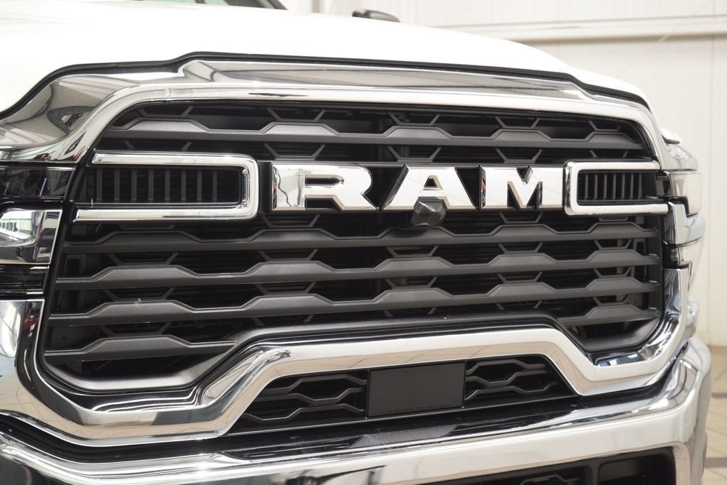Used 2026 RAM 5500 Tradesman w/ Chrome Appearance Group AWD/4WD image 5