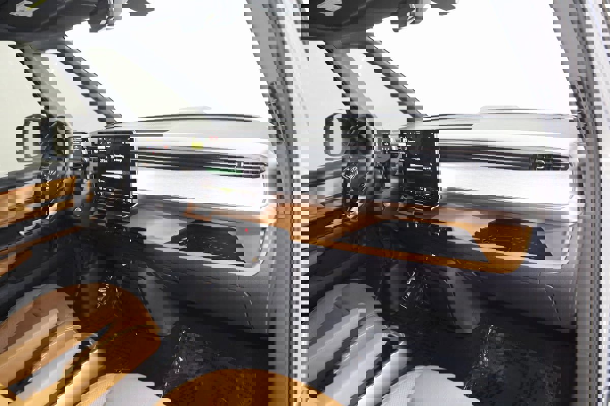 Used 2025 Volkswagen ID. Buzz Pro S image 52