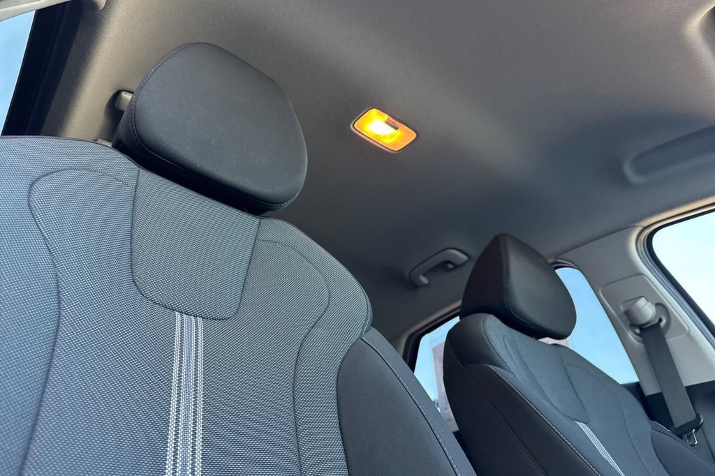 Used 2024 Hyundai Elantra SE image 18