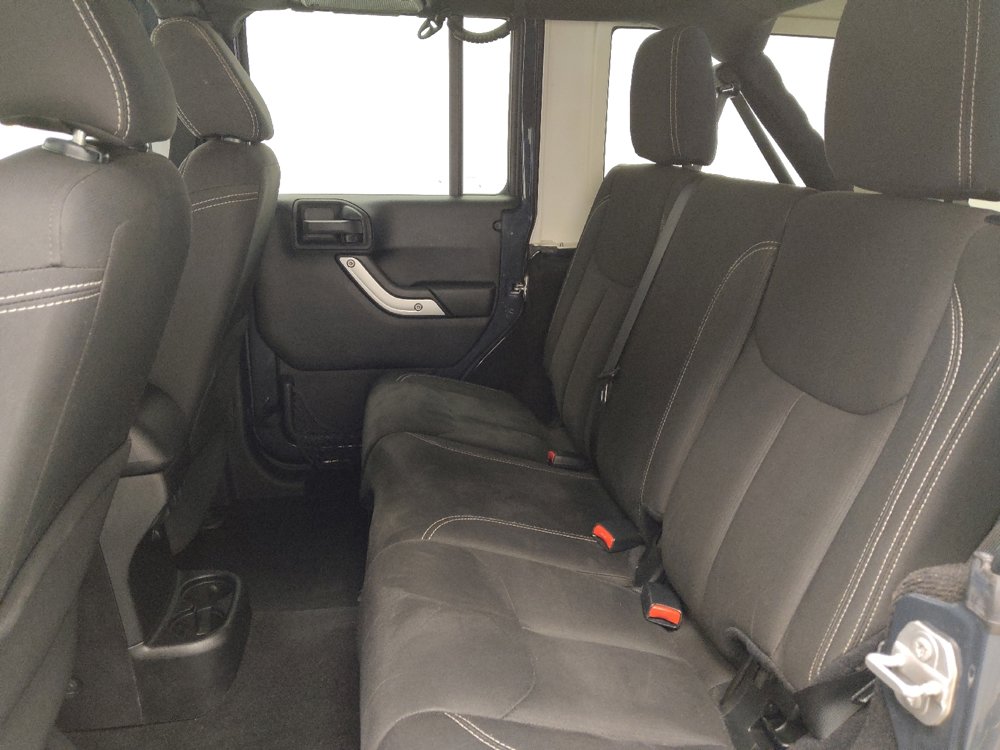 Used 2016 Jeep Wrangler Unlimited Sahara w/ Connectivity Group image 18