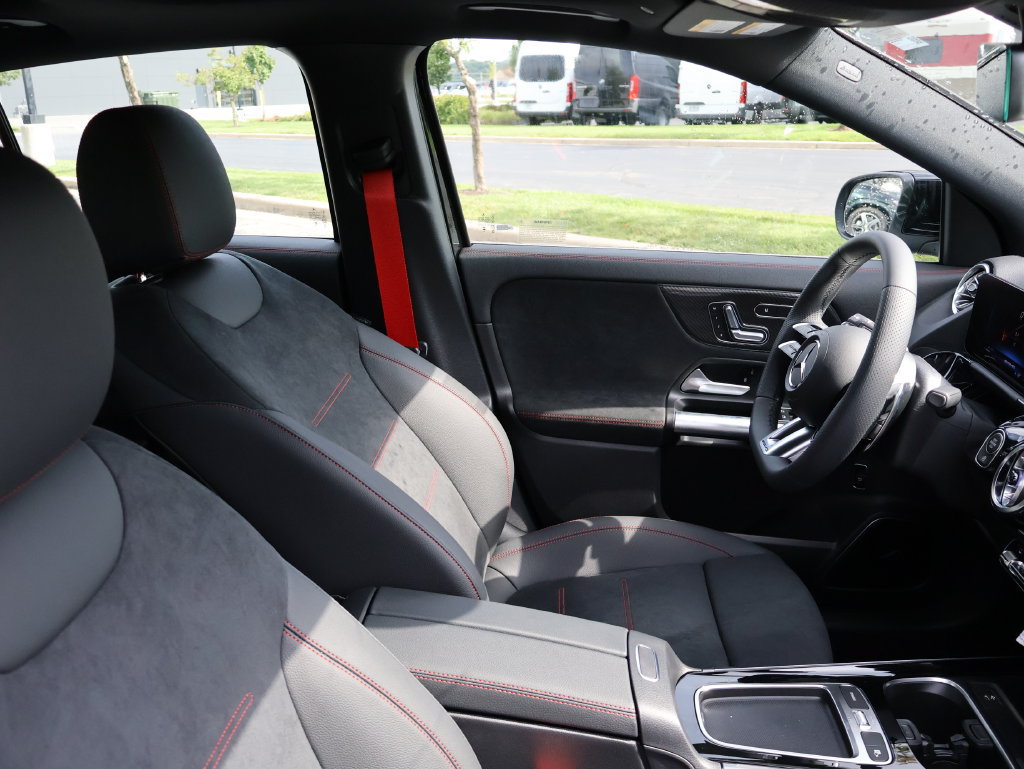 New 2026 Mercedes-Benz GLA 35 AMG 4MATIC image 8