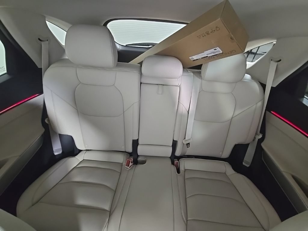 New 2027 Genesis GV70 2.5T Select AWD/4WD image 25