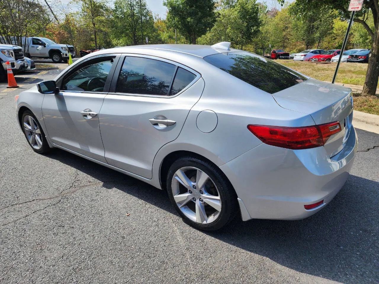 Used 2013 Acura ILX w/ Technology Package image 10