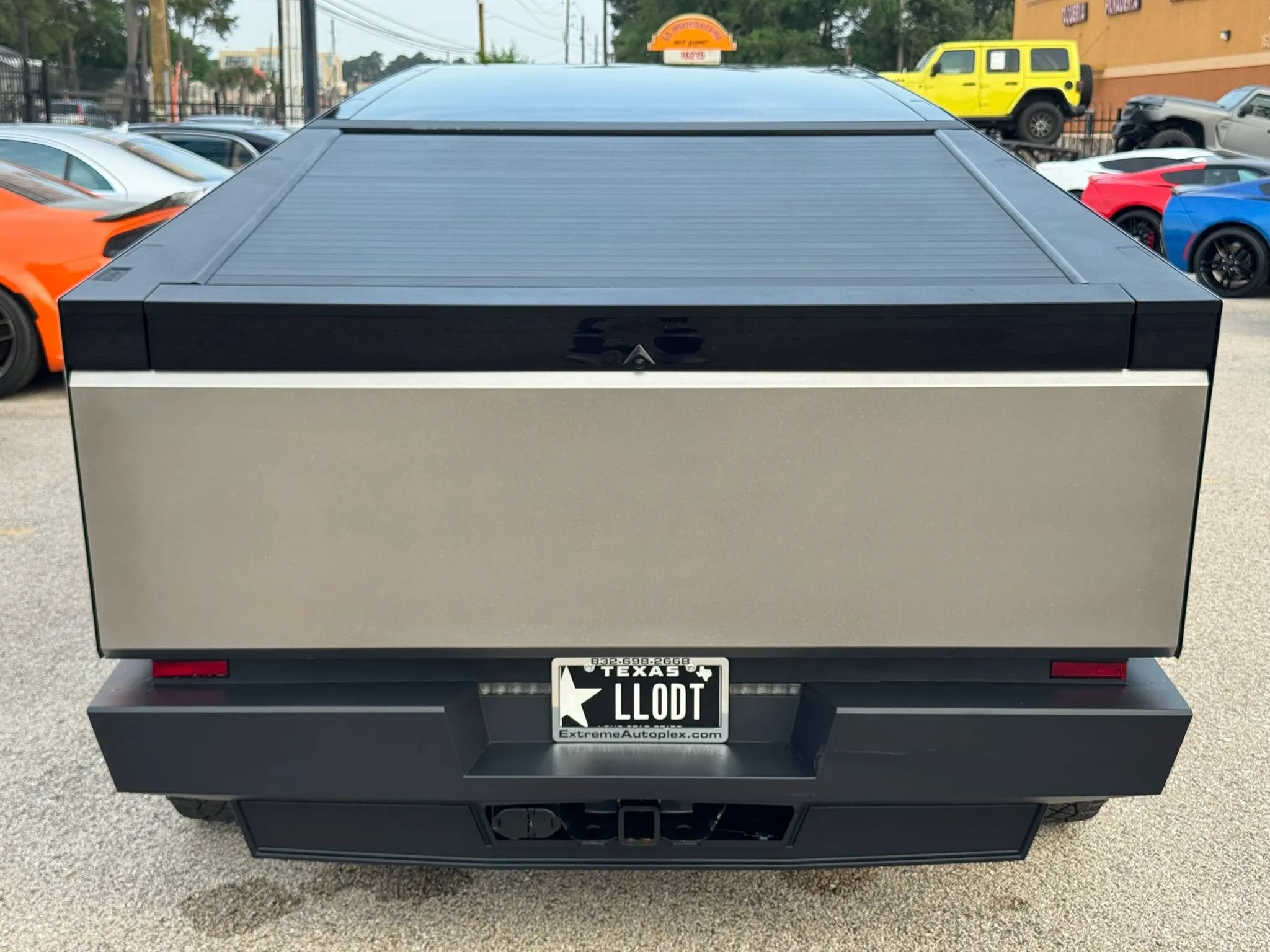 Used 2024 Tesla Cybertruck AWD Crew Cab image 3