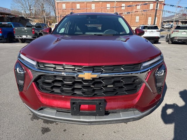 Used 2024 Chevrolet Trax LT w/ LT Convenience Package image 4