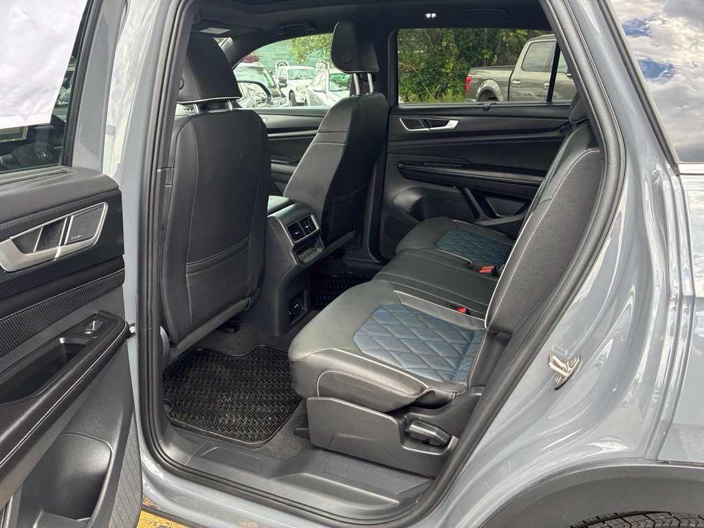 Used 2026 Volkswagen Atlas Cross Sport SEL Premium R-Line w/ MDO Package AWD/4WD image 50