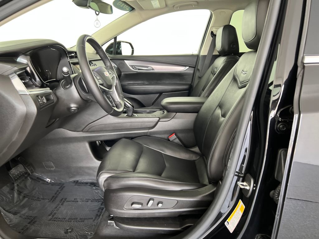 Used 2018 Cadillac XT5 Luxury w/ Driver Awareness Package FWD image 11