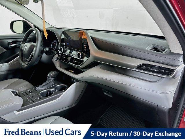 Used 2023 Toyota Highlander XLE AWD/4WD image 38