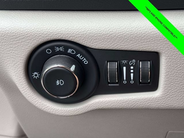 Used 2023 Chrysler Pacifica Touring-L FWD image 10