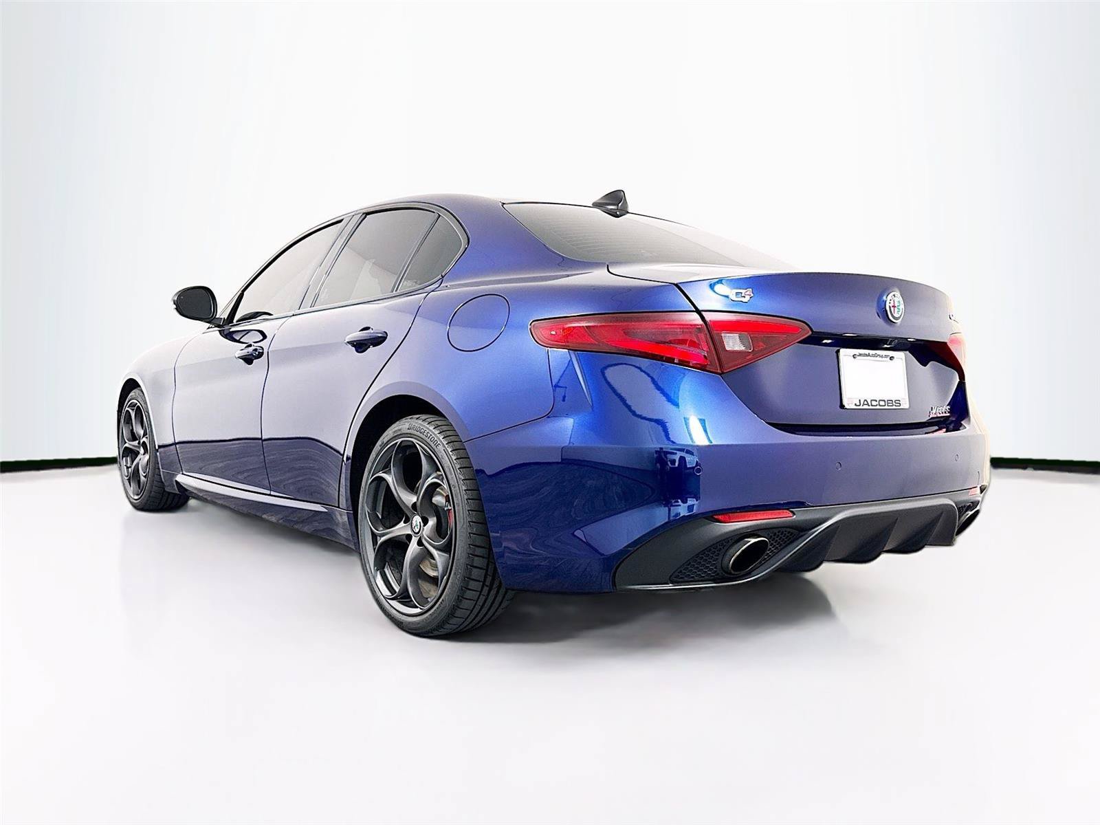 Used 2017 Alfa Romeo Giulia Ti w/ TI 19" Sport Package AWD/4WD image 13