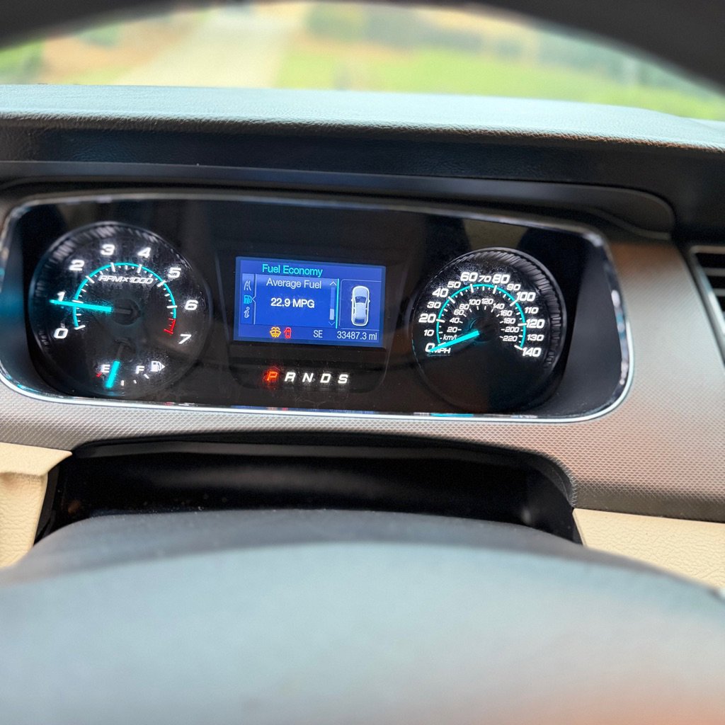 Used 2015 Ford Taurus SE FWD image 10