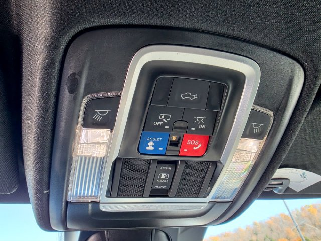 Used 2023 RAM 1500 Laramie AWD/4WD image 23