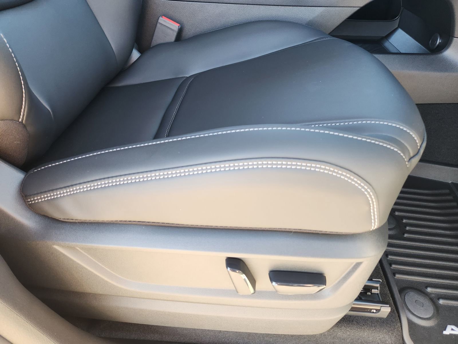 New 2026 Nissan Armada SV image 21