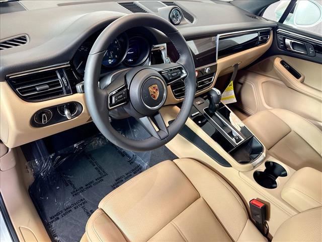 Used 2026 Porsche Macan AWD/4WD image 4
