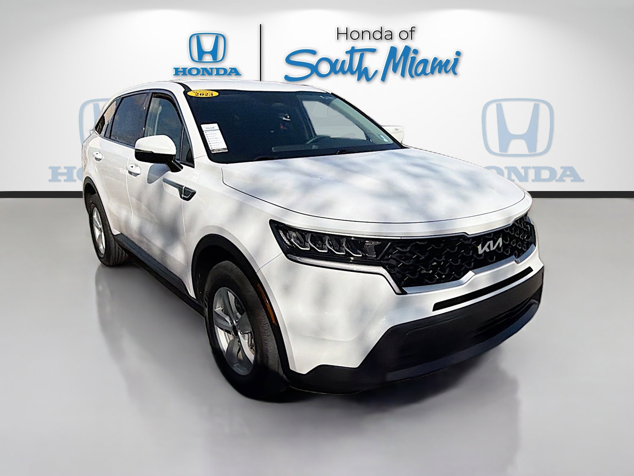 Used 2023 Kia Sorento LX image 1