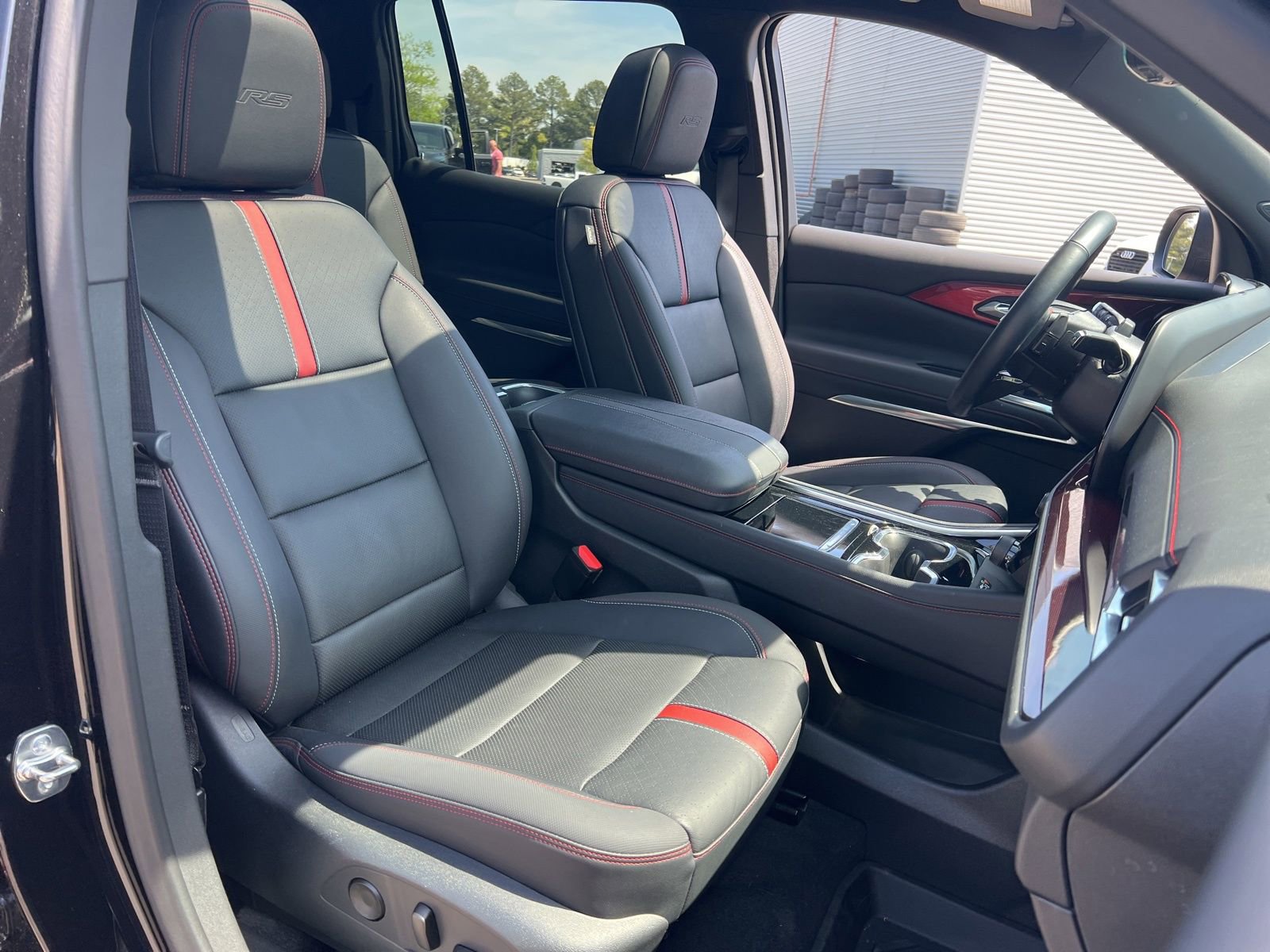 Used 2024 Chevrolet Traverse RS image 38