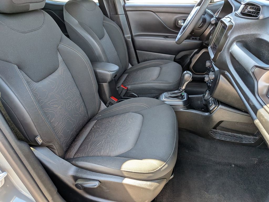 Used 2023 Jeep Renegade Latitude AWD/4WD image 29