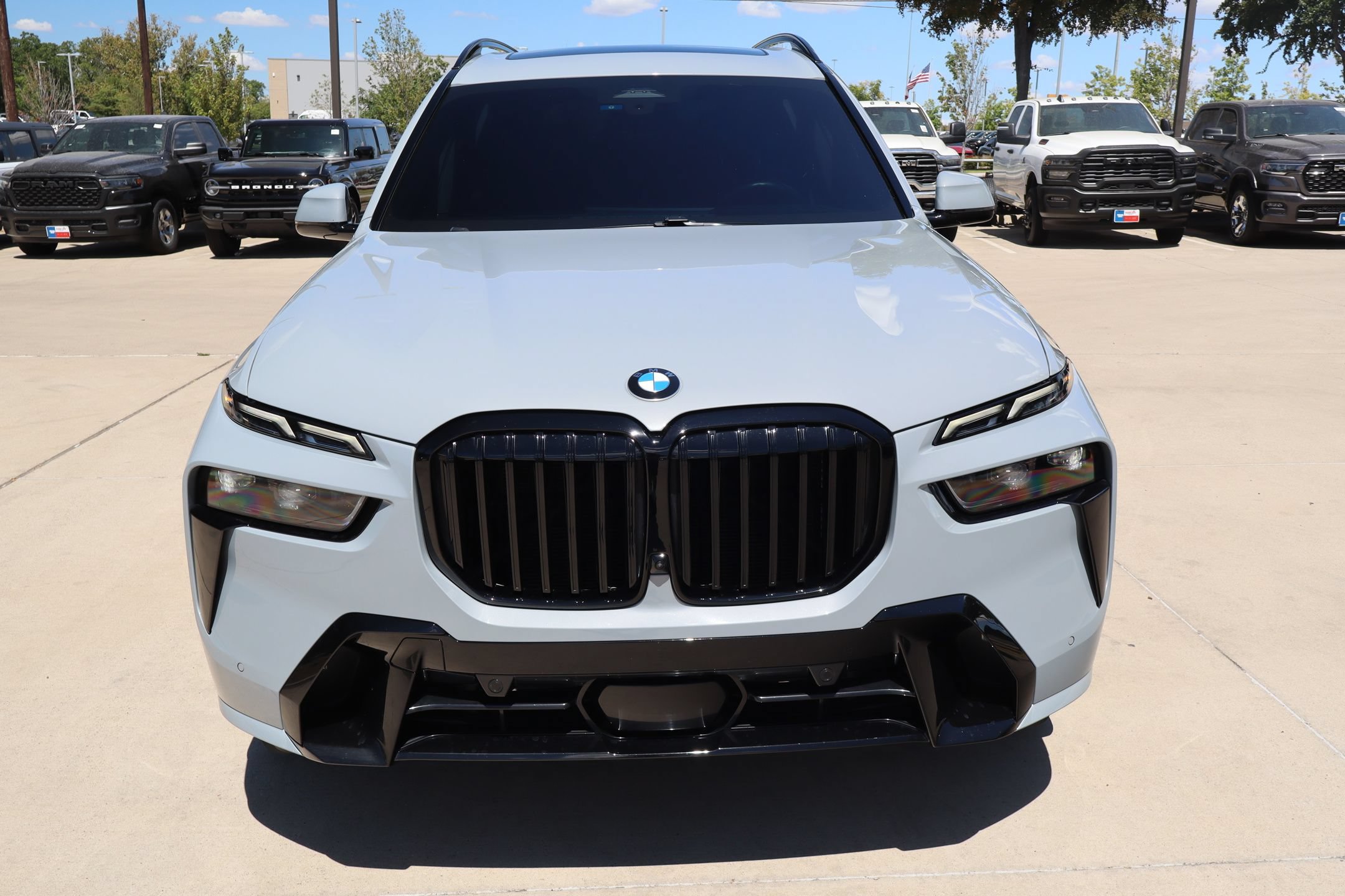 Used 2025 BMW X7 xDrive40i AWD/4WD image 9