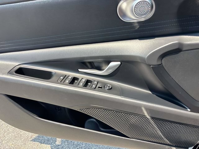 Used 2025 Hyundai Elantra SE FWD image 16
