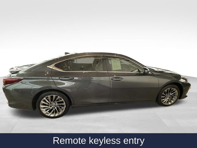 Used 2025 Lexus ES 300h w/ Technology Package image 11