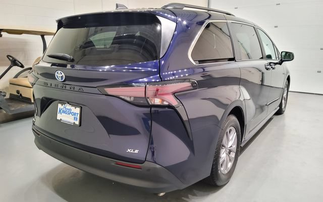 Used 2025 Toyota Sienna XLE FWD image 9
