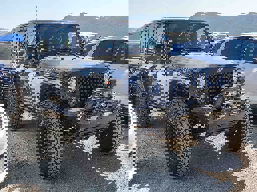 Certified 2017 Jeep Wrangler Unlimited Rubicon w/ Connectivity Group image 3