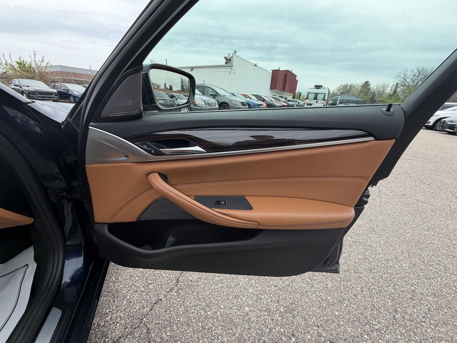 Used 2018 BMW 530e xDrive AWD/4WD image 34