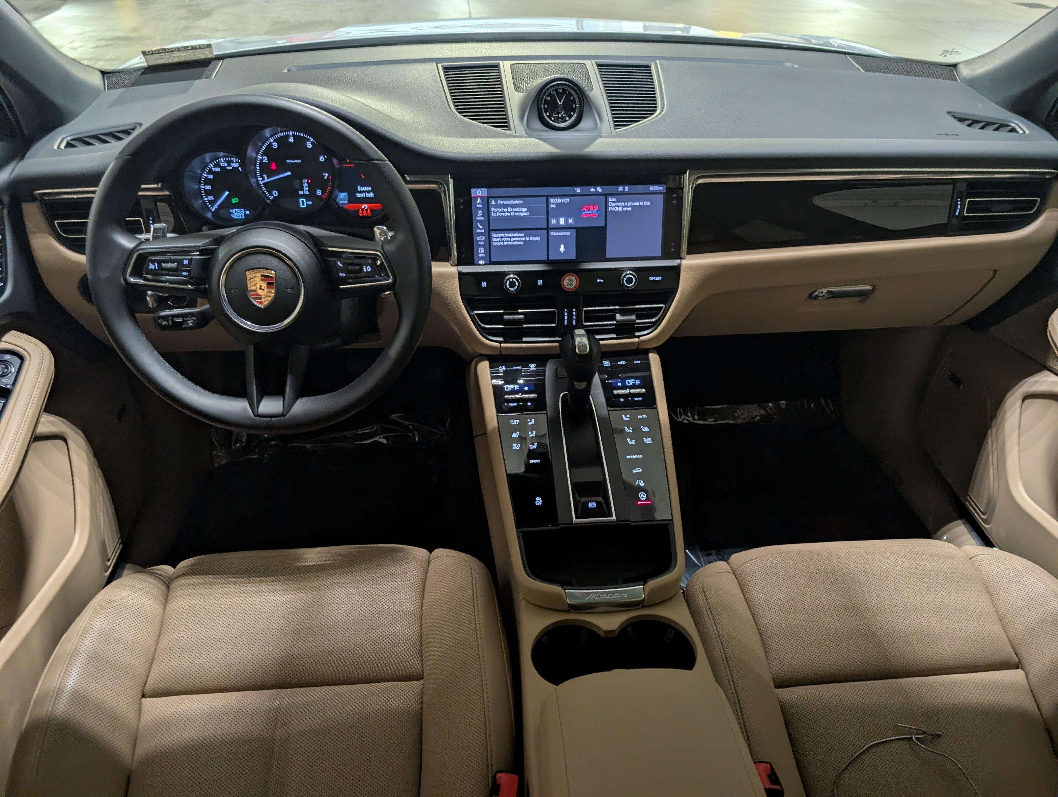 Certified 2025 Porsche Macan image 7