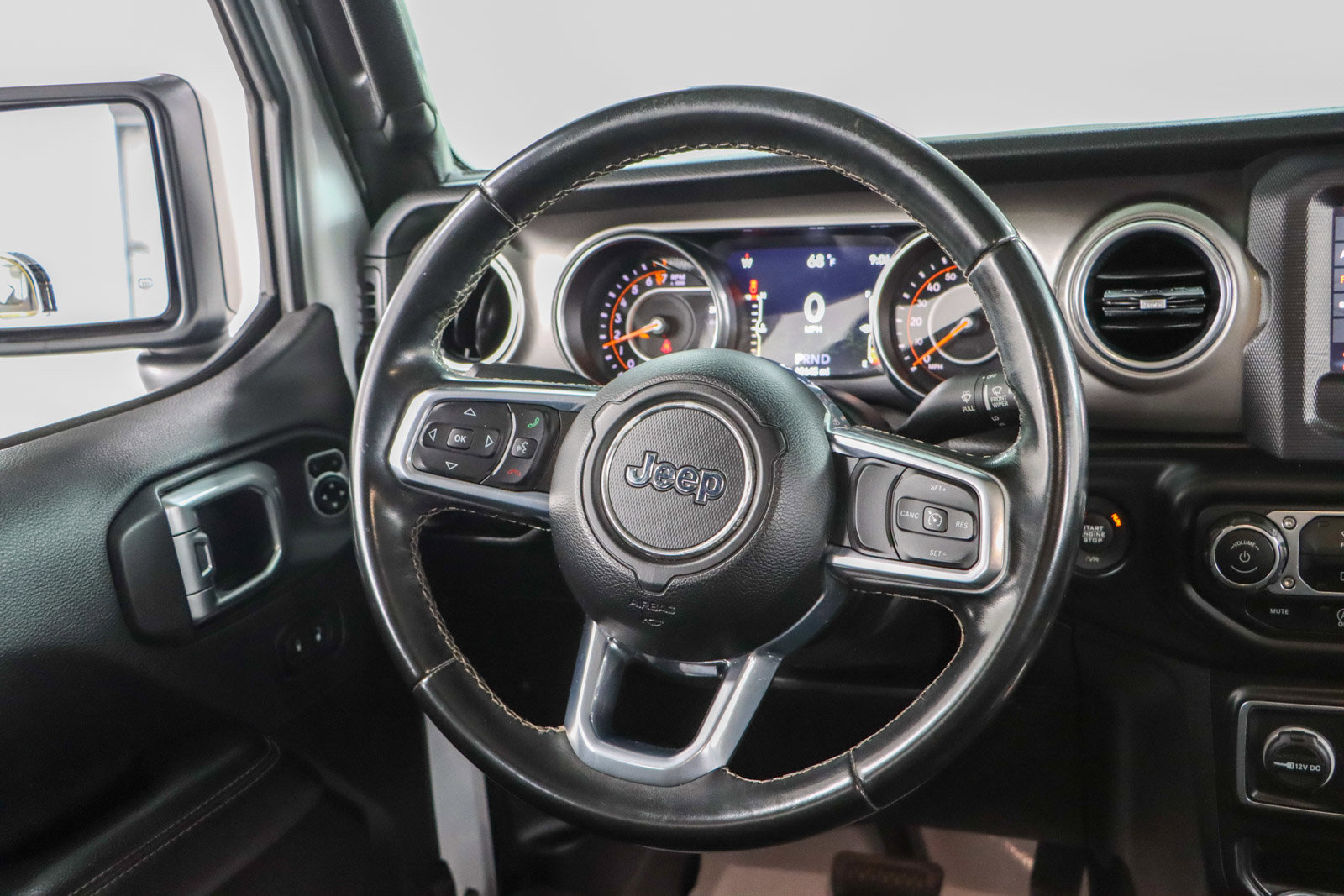 Used 2020 Jeep Gladiator Overland image 12