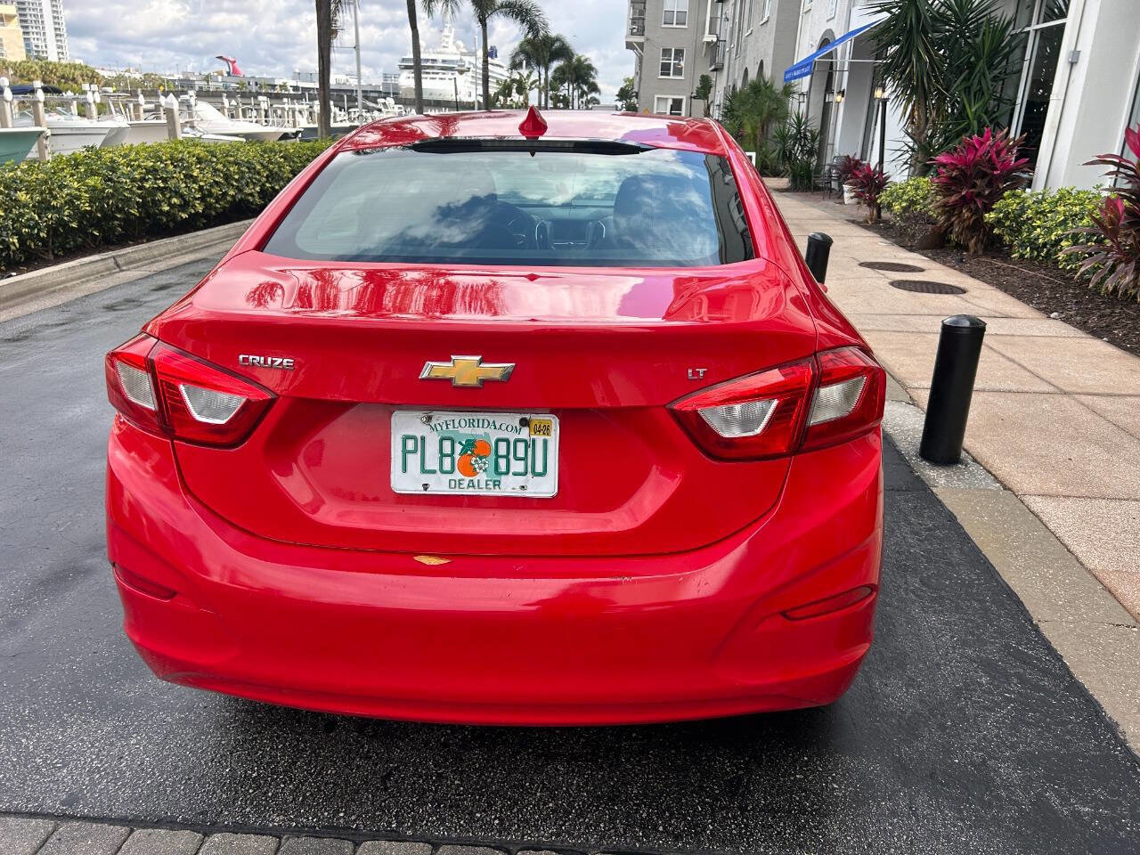 Used 2018 Chevrolet Cruze LT w/ LT Fleet Convenience Package image 4